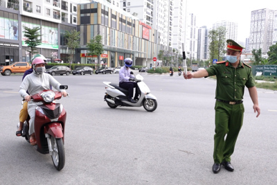 Hà Nội: Xử phạt nhiều người dân ra đường không có lý do chính đáng