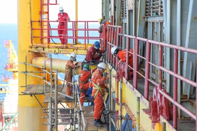 Biến thể Omicron tiếp tục đẩy giá dầu giảm mạnh