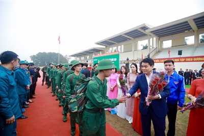 [Video] Chủ tịch UBND TP Hà Nội Nguyễn Đức Chung động viên các tân binh huyện Đông Anh lên đường nhập ngũ