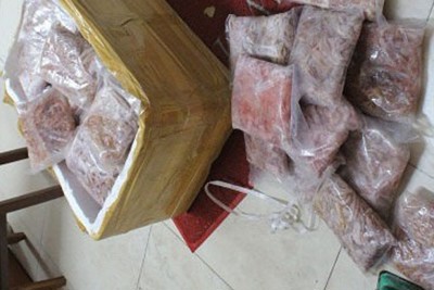 Phát hiện kho hàng chứa 5 tấn sụn gà, lòng lợn… bốc mùi