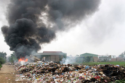 Chưa xử lý được nạn đốt trộm rác thải ở làng quê