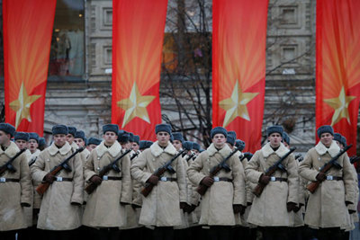 Nga duyệt binh hoành tráng kỷ niệm 100 năm Cách mạng Tháng Mười