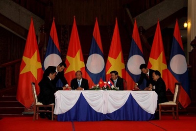 Bộ trưởng Công Thương tháp tùng Thủ tướng dự Kỳ họp lần thứ 40 Ủy ban liên Chính phủ Việt Nam - Lào