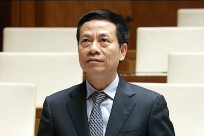 Bộ trưởng Nguyễn Mạnh Hùng lần đầu đăng đàn chất vấn