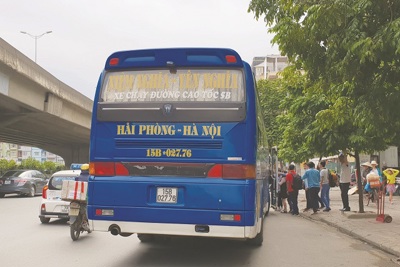 Bến “cóc” trên đường Nguyễn Xiển chuyển đi... 50m