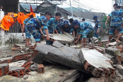 Bão chồng bão uy hiếp Nam Trung Bộ, số người chết do mưa lũ tiếp tục tăng
