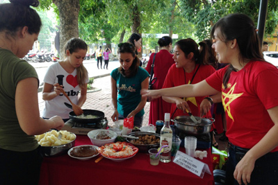 Giao lưu văn hóa ẩm thực với sinh viên nước ngoài