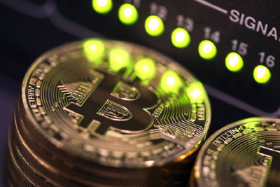 Bitcoin tăng kỷ lục lên hơn 6.400 USD nhờ thông tin sắp có sàn giao dịch