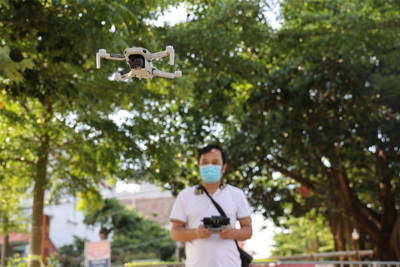Mê Linh: Sử dụng flycam giám sát người dân thực hiện giãn cách xã hội