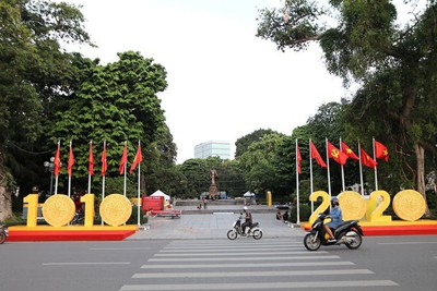 Hà Nội trang hoàng đường phố kỷ niệm 1010 năm Thăng Long – Hà Nội