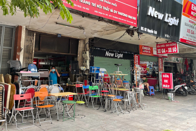 Hà Nội: Nhiều cửa hàng không thiết yếu vẫn mở cửa