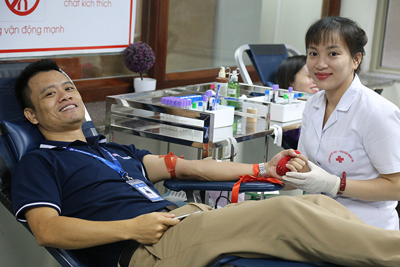 Ngày hội hiến máu tình nguyện “Giọt hồng EFY”