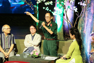 Dấu ấn của nhà thơ Hoàng Nhuận Cầm với sinh viên