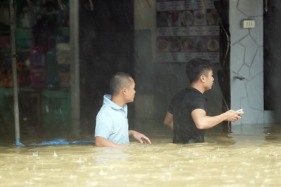 Tiếp tục mưa lớn, cảnh báo ngập lụt nghiêm trọng từ Huế đến Bình Định