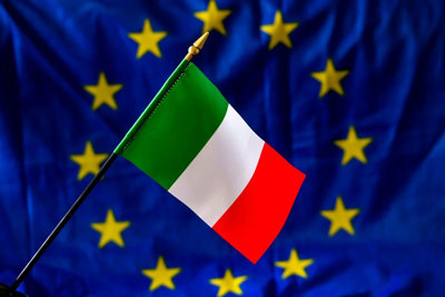 EU cảnh báo thâm hụt ngân sách Italia vượt quá giới hạn
