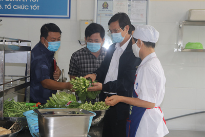 Thanh Oai: Tăng cường kiểm tra bếp ăn tập thể học đường