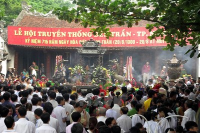 Lễ hội đền Trần phát ấn từ 5 giờ sáng