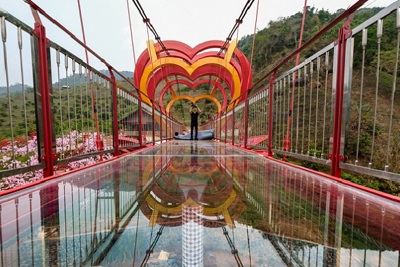 Cầu kính 5D cao 22 m đầu tiên tại Việt Nam