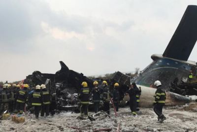 Hiện trường bốc khói vụ máy bay chở 71 người rơi ở Nepal