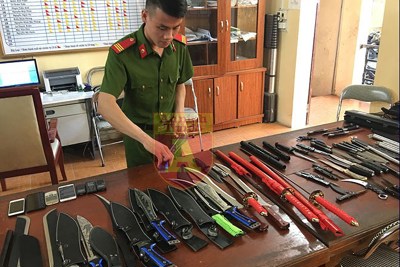 Hà Nội: Triệt phá ổ nhóm buôn vũ khí nóng