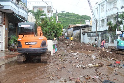 Vì sao Nha Trang bị thiệt hại lớn do mưa lũ?