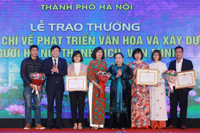 Trao thưởng 2 giải báo chí về xây dựng Đảng, xây dựng người Hà Nội thanh lịch văn minh