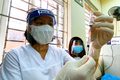Hà Nội: Người dân hạnh phúc khi được tiêm vaccine Covid-19