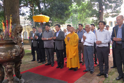 Dâng hương kỷ niệm 710 năm ngày Đức vua, Phật hoàng Trần Nhân Tông nhập niết bàn