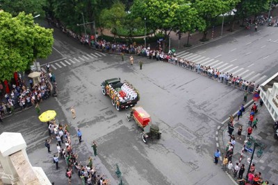 [Ảnh] Đoàn xe chở linh cữu Chủ tịch nước trên đường phố Hà Nội