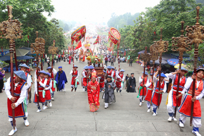 Lễ rước kiệu, dâng lễ vật cung tiến ở Đền Hùng