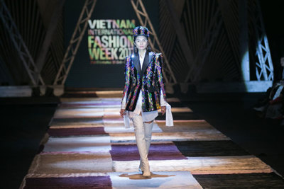 Công Trí mở màn đẳng cấp tại show thời trang lớn nhất Hà Nội