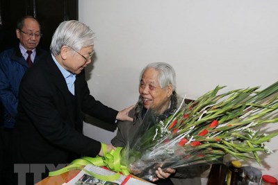 Tổng Bí thư Nguyễn Phú Trọng chúc thọ nguyên Tổng Bí thư Đỗ Mười