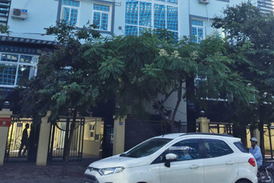 Trụ sở UBND phường Cát Linh, quận Đống Đa: Vì sao mới bàn giao đã có nhiều vết nứt?