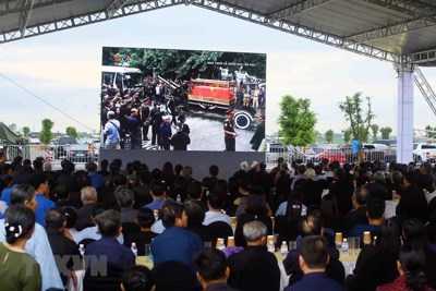 [Photo] Người dân đến dự Lễ truy điệu Chủ tịch nước tại tỉnh Ninh Bình