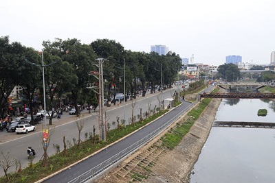 [Video] Ngắm con đường đi bộ và xe đạp bên bờ sông Tô Lịch