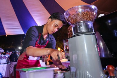 Chàng trai 20 tuổi giành ngôi vị Đệ nhất pha chế cà phê Việt Nam