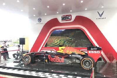 [Ảnh] Mục sở thị siêu xe đua F1 "ra mắt" người dân Hà Nội