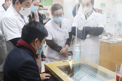 Bệnh viện Phụ sản Hà Nội quyết tâm “khai tử” bệnh án giấy
