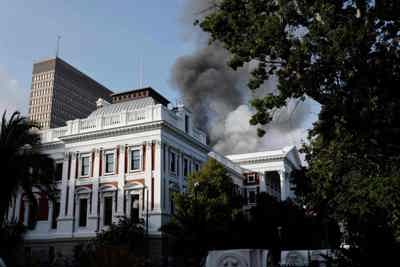 Tòa nhà Quốc hội Nam Phi cháy dữ dội ngày đầu năm