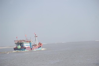 Tàu cá Bình Định hỏng máy ở vùng biển Hoàng Sa, 6 ngư dân cầu cứu 