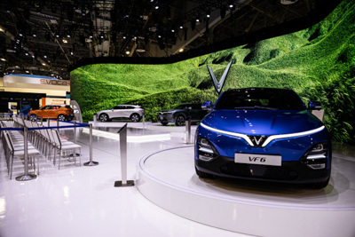 VinFast tuyên bố bỏ xe xăng, chỉ làm xe điện từ cuối năm 2022