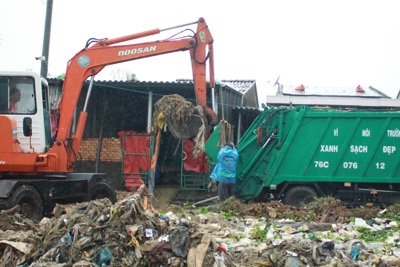 Quảng Ngãi: Trận chiến với  bãi rác ở bờ biển
