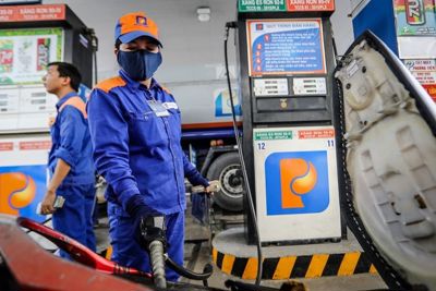 Giá xăng dầu đồng loạt tăng mạnh, RON95 vượt mốc 26.000 đồng/lít