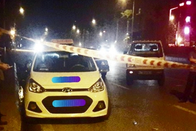 Hà Nội: Lái xe taxi bị cướp cứa cổ trong đêm khuya