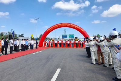 Chủ tịch nước dự lễ thông xe dự án cao tốc tại tỉnh Tiền Giang