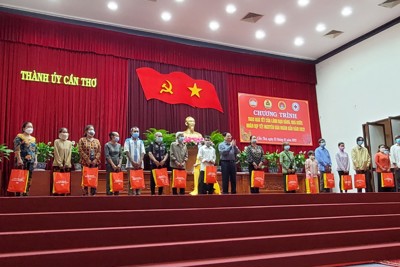 Thủ tướng Phạm Minh Chính tặng quà Tết tại Cần Thơ