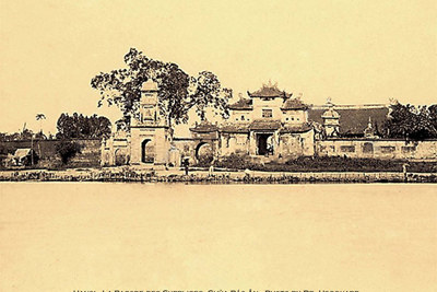Ngắm tháp Hòa Phong bên Hồ Gươm cách đây một thế kỷ 