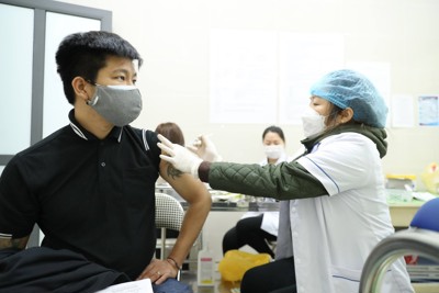 Chùm ảnh: Người dân quận Thanh Xuân phấn khởi tiêm vaccine Covid-19 dịp Tết
