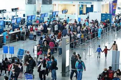 Sân bay Nội Bài: Lượng khách tăng, hàng không gấp rút tăng chuyến