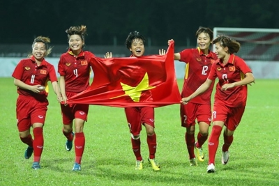 Petrovietnam tặng Đội tuyển bóng đá nữ Quốc gia 500 triệu đồng